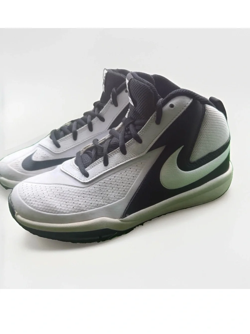 Nike Team Hustle D7 Unisex Kids 5.5Y Athletic Sneakers White/Black Mid Top